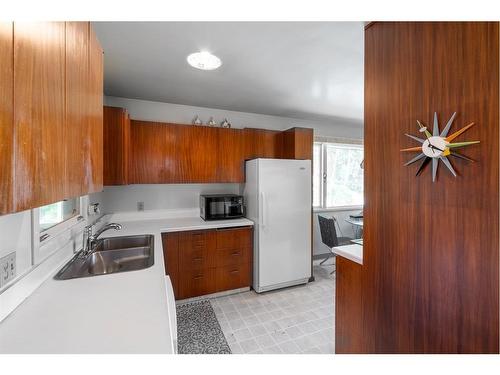4704 Sakwatamau Drive, Whitecourt, AB - Indoor Photo Showing Kitchen With Double Sink
