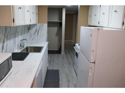 3-506 41 Street, Edson, AB - Indoor Photo Showing Kitchen