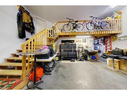 1105 9 Avenue Se, Slave Lake, AB - Indoor Photo Showing Garage