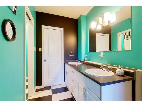 1105 9 Avenue Se, Slave Lake, AB - Indoor Photo Showing Bathroom