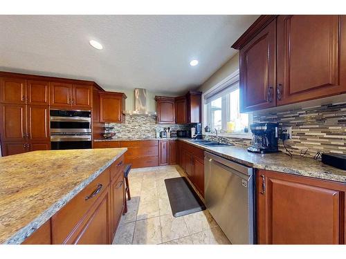 1105 9 Avenue Se, Slave Lake, AB - Indoor Photo Showing Kitchen With Double Sink