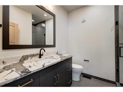 274 C&D Three Sisters Drive, Canmore, AB - Indoor Photo Showing Bathroom