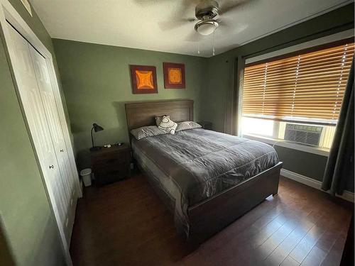 302-501 3 Street, Fox Creek, AB - Indoor Photo Showing Bedroom