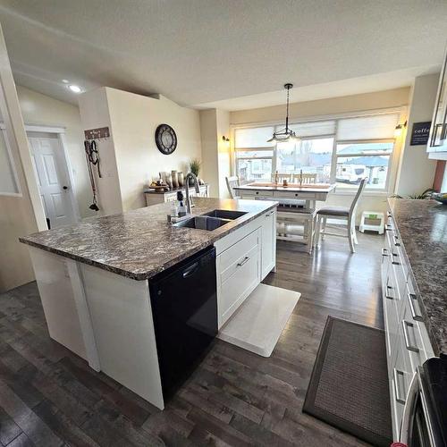 6134 11 Avenue, Edson, AB - Indoor Photo Showing Kitchen With Double Sink With Upgraded Kitchen