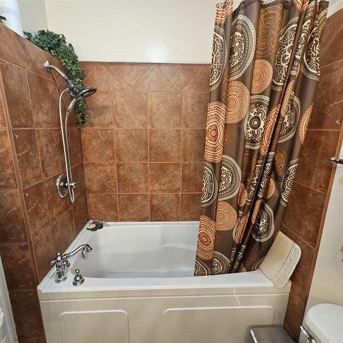 6134 11 Avenue, Edson, AB - Indoor Photo Showing Bathroom