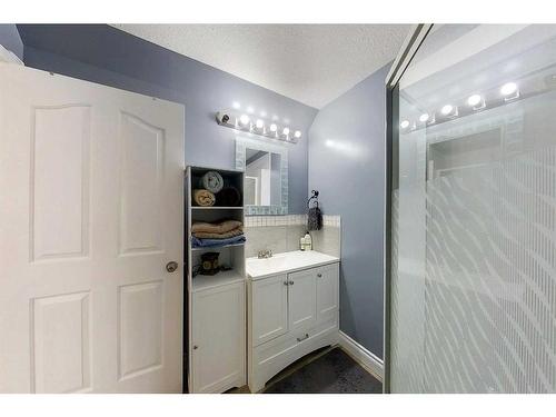 6134 11 Avenue, Edson, AB - Indoor Photo Showing Bathroom
