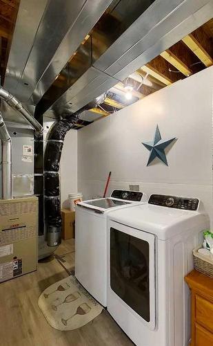 6134 11 Avenue, Edson, AB - Indoor Photo Showing Laundry Room