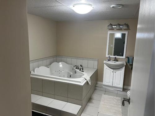 4618 7 Avenue, Edson, AB - Indoor Photo Showing Bathroom