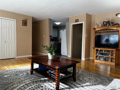 4618 7 Avenue, Edson, AB - Indoor Photo Showing Living Room