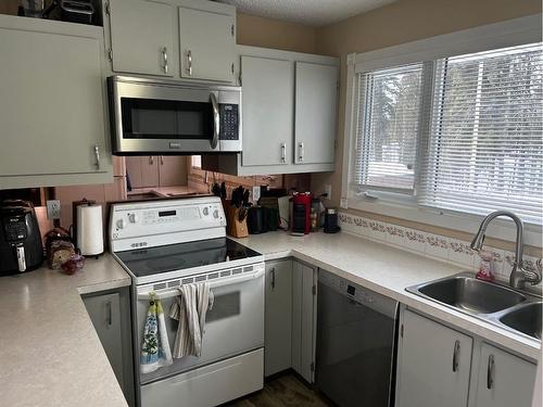 4618 7 Avenue, Edson, AB - Indoor Photo Showing Kitchen With Double Sink