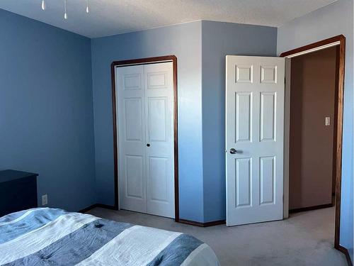 900 7 Avenue, Fox Creek, AB - Indoor Photo Showing Bedroom