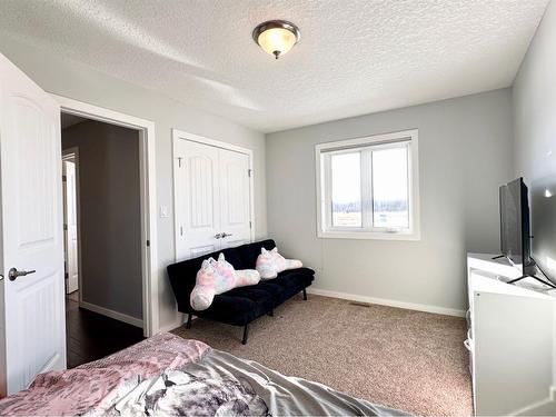 115016 Township Road 600A, Rural Woodlands County, AB - Indoor Photo Showing Bedroom