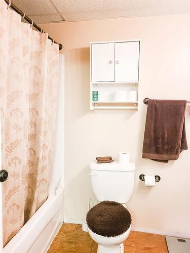 1601 52 Street, Edson, AB - Indoor Photo Showing Bathroom