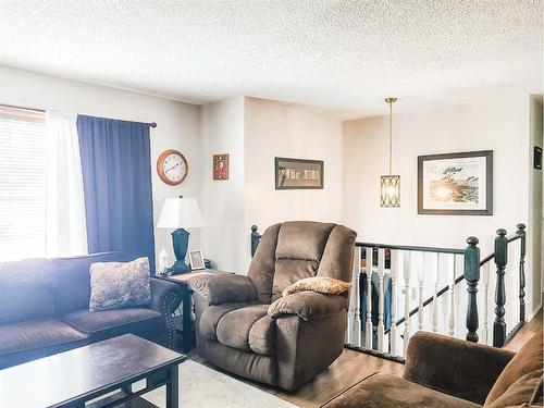1601 52 Street, Edson, AB - Indoor Photo Showing Living Room