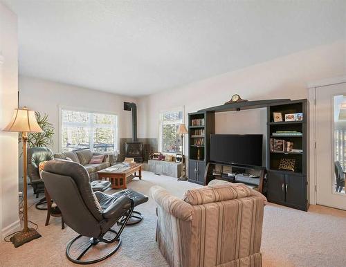 1860 Highway 813, Calling Lake, AB - Indoor Photo Showing Living Room