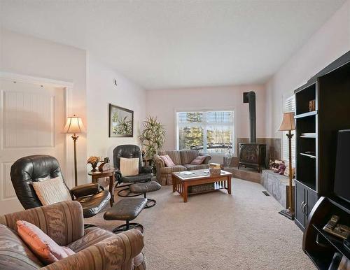 1860 Highway 813, Calling Lake, AB - Indoor Photo Showing Living Room