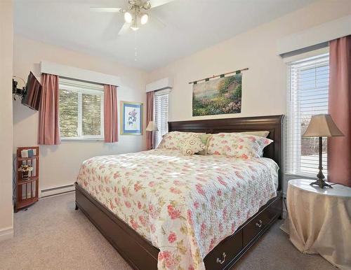 1860 Highway 813, Calling Lake, AB - Indoor Photo Showing Bedroom