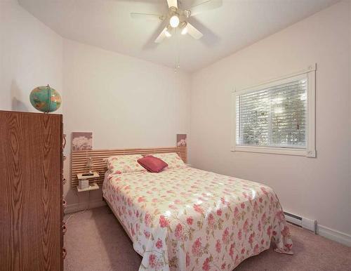 1860 Highway 813, Calling Lake, AB - Indoor Photo Showing Bedroom