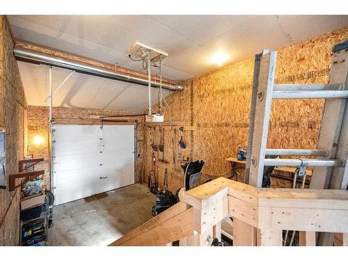 1860 Highway 813, Calling Lake, AB - Indoor Photo Showing Garage