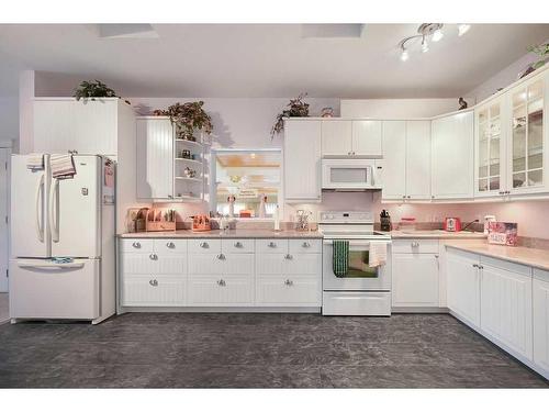 1860 Highway 813, Calling Lake, AB - Indoor Photo Showing Kitchen