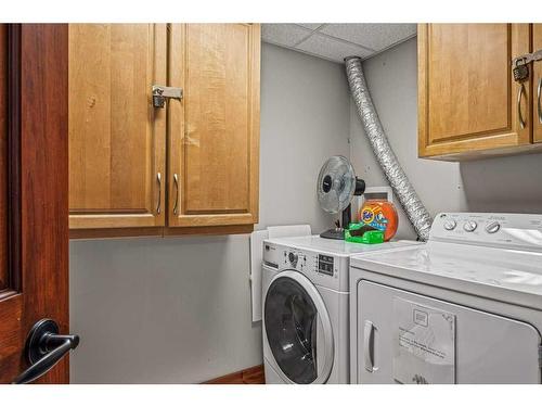 313-155 Crossbow Place, Canmore, AB - Indoor Photo Showing Laundry Room