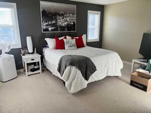 118 Moberly Road, Grande Cache, AB - Indoor Photo Showing Bedroom