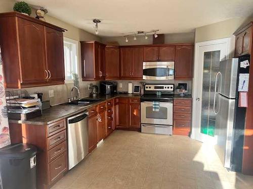 118 Moberly Road, Grande Cache, AB - Indoor Photo Showing Kitchen With Stainless Steel Kitchen