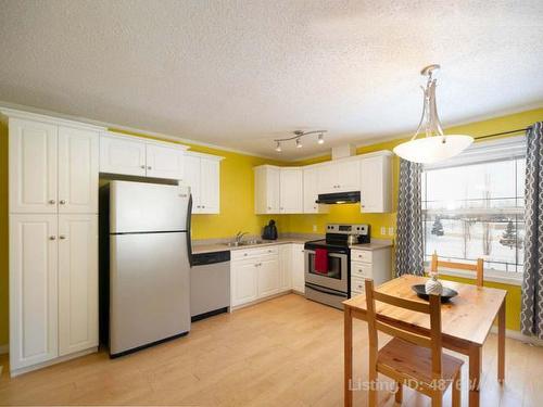 203-2814 48 Avenue, Athabasca, AB - Indoor Photo Showing Kitchen