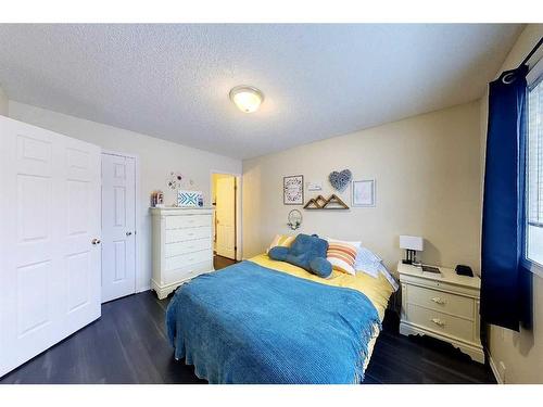 5802 12 Avenue, Edson, AB - Indoor Photo Showing Bedroom