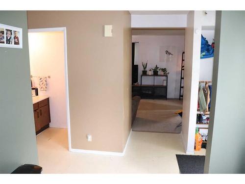 24-5215 6 Avenue, Edson, AB - Indoor Photo Showing Other Room