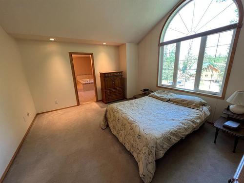 247 Woodley Drive, Hinton, AB - Indoor Photo Showing Bedroom
