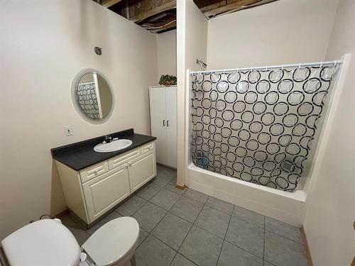 247 Woodley Drive, Hinton, AB - Indoor Photo Showing Bathroom