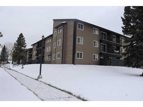 201A-5611 10, Edson, AB - Outdoor With Balcony