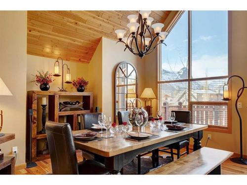 220 Eagle Point, Canmore, AB - Indoor Photo Showing Dining Room