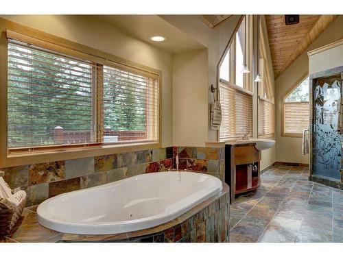 220 Eagle Point, Canmore, AB - Indoor Photo Showing Bathroom