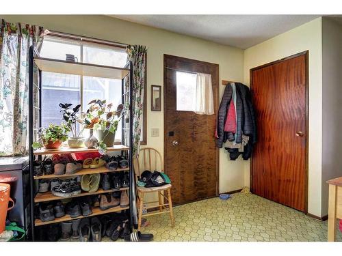 208 Otter Street, Banff, AB - Indoor Photo Showing Other Room