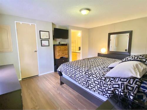 18, 592074 Range Road 121, Rural Woodlands County, AB - Indoor Photo Showing Bedroom