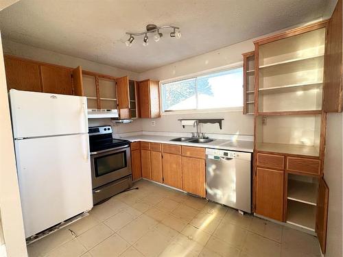 68 Beaver Drive, Whitecourt, AB - Indoor Photo Showing Kitchen With Double Sink
