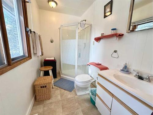 15 Aspen Heights, Hinton, AB - Indoor Photo Showing Bathroom