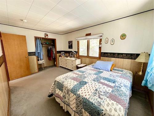 15 Aspen Heights, Hinton, AB - Indoor Photo Showing Bedroom