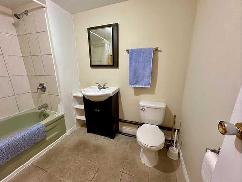 15 Aspen Heights, Hinton, AB - Indoor Photo Showing Bathroom