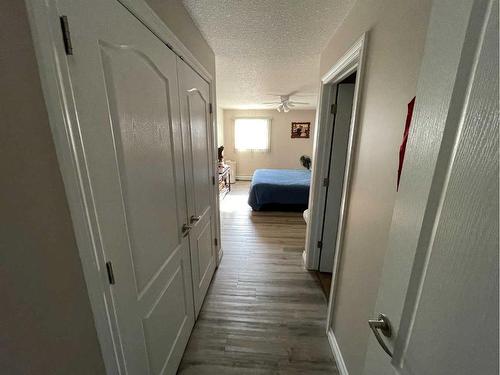 302-5037 7 Avenue, Edson, AB - Indoor Photo Showing Other Room