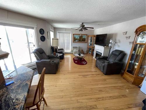 302-5037 7 Avenue, Edson, AB - Indoor Photo Showing Living Room