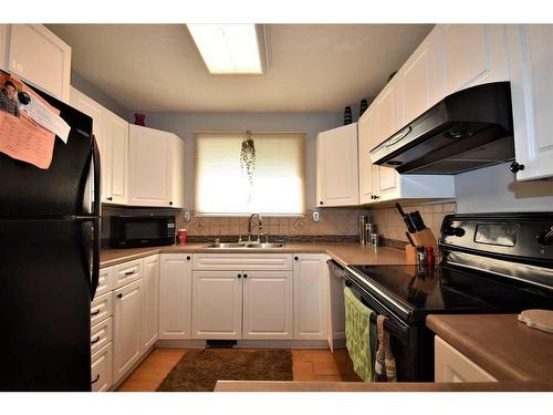 559 Mountain Street, Hinton, AB - Indoor Photo Showing Kitchen With Double Sink