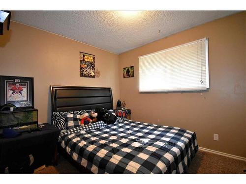 559 Mountain Street, Hinton, AB - Indoor Photo Showing Bedroom
