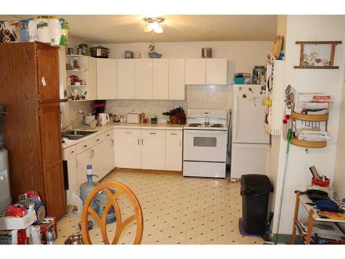 2306 13 Street, Marlboro, AB - Indoor Photo Showing Kitchen With Double Sink
