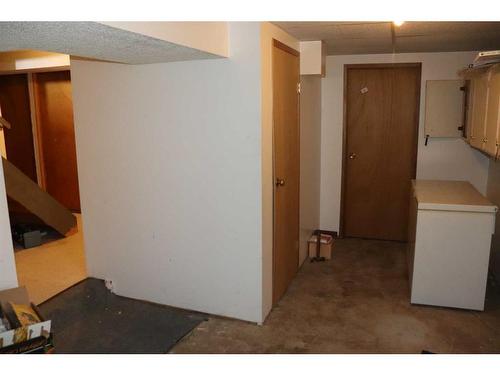 2306 13 Street, Marlboro, AB - Indoor Photo Showing Laundry Room