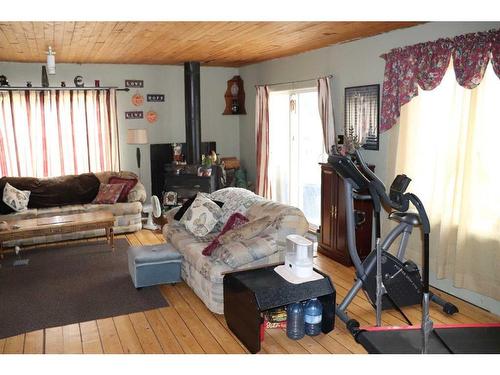 2306 13 Street, Marlboro, AB - Indoor Photo Showing Living Room