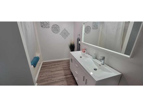 53504 Range Road 170, Rural Yellowhead County, AB - Indoor Photo Showing Bathroom