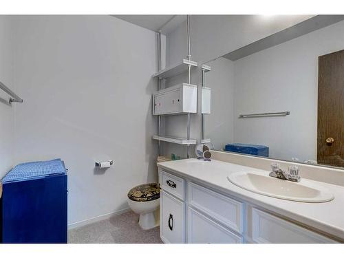 128 Nahanni Drive, Banff, AB - Indoor Photo Showing Bathroom